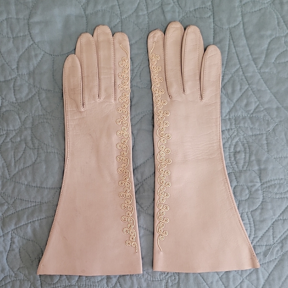 One Lot Of Classic Leather Gloves